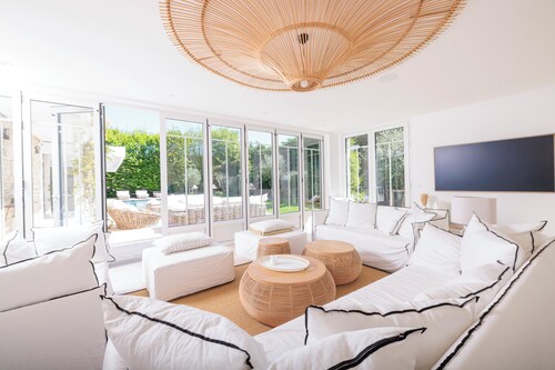 Villa Les Peupliers with private pool and sauna in Royan by the sea