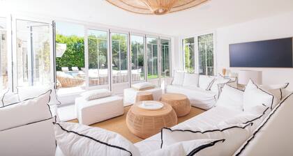 Villa Les Peupliers with private pool and sauna in Royan by the sea