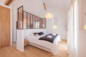 4 Schlafzimmer, Schreibtisch, Bügeleisen/Bügelbrett, Reisekinderbett