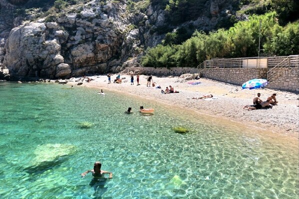 Platja a a prop 