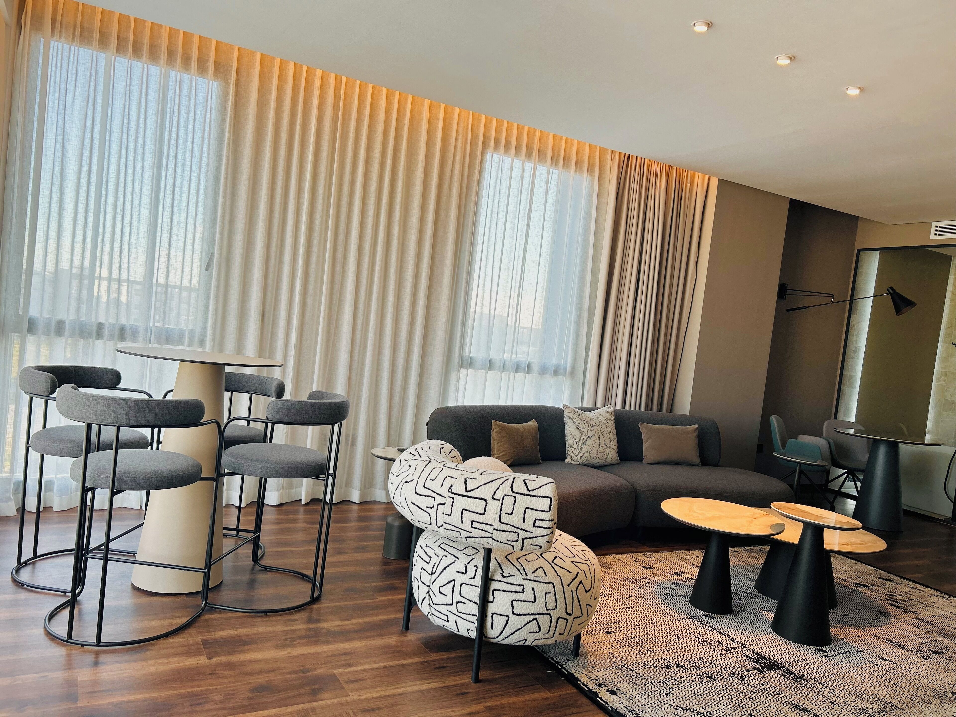 Signature-Zimmer (THE TRIPLE 9) | Hochwertige Bettwaren, Zimmersafe, laptopgeeigneter Arbeitsplatz