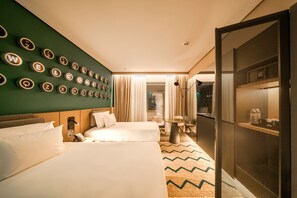 Seprai premium, brankas, meja kerja, dan ruang kerja ramah laptop