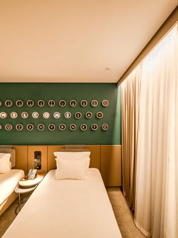 1 quarto, roupas de cama premium, cofres nos quartos, escrivaninha