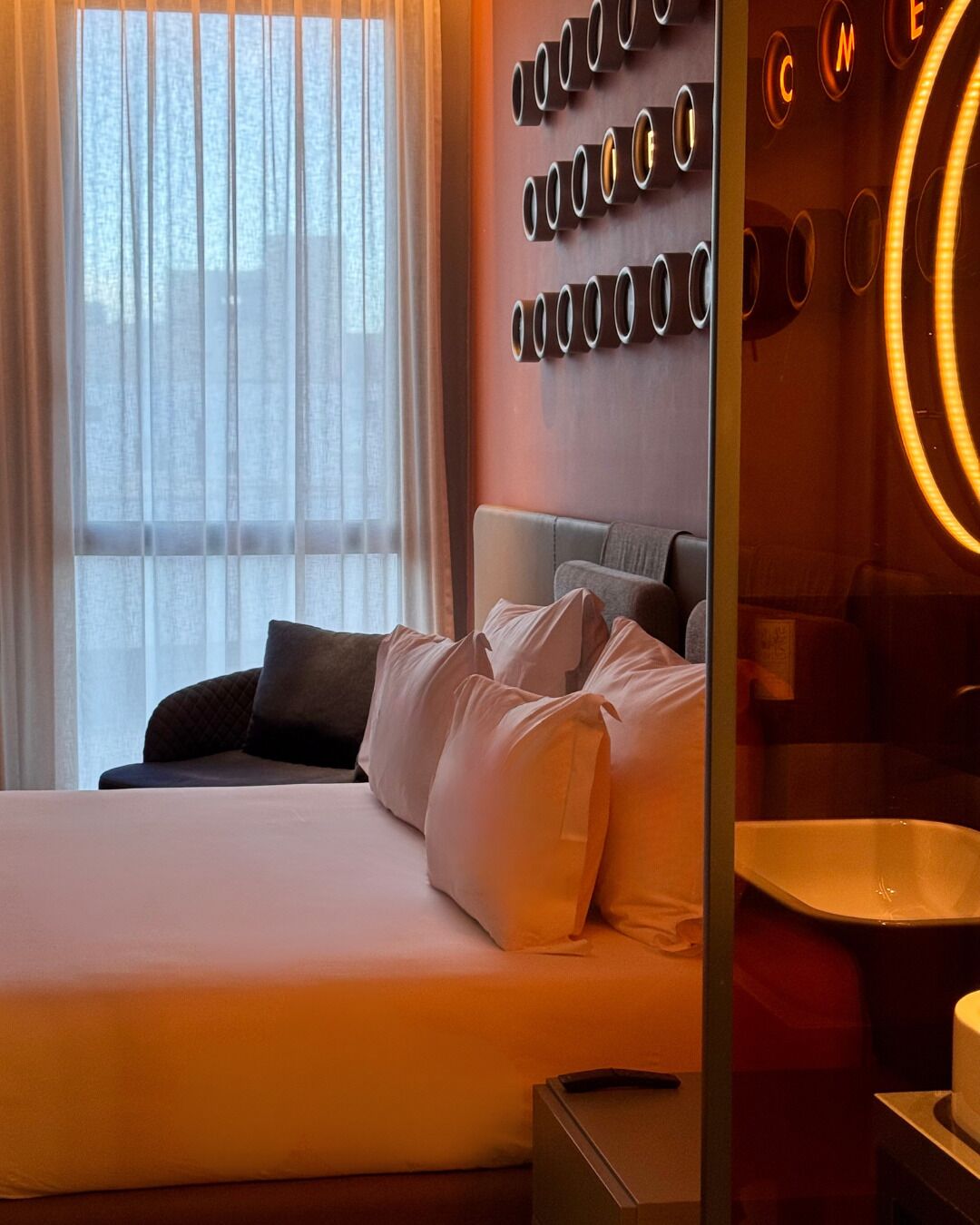 Premium bedding, in-room safe, laptop workspace, soundproofing