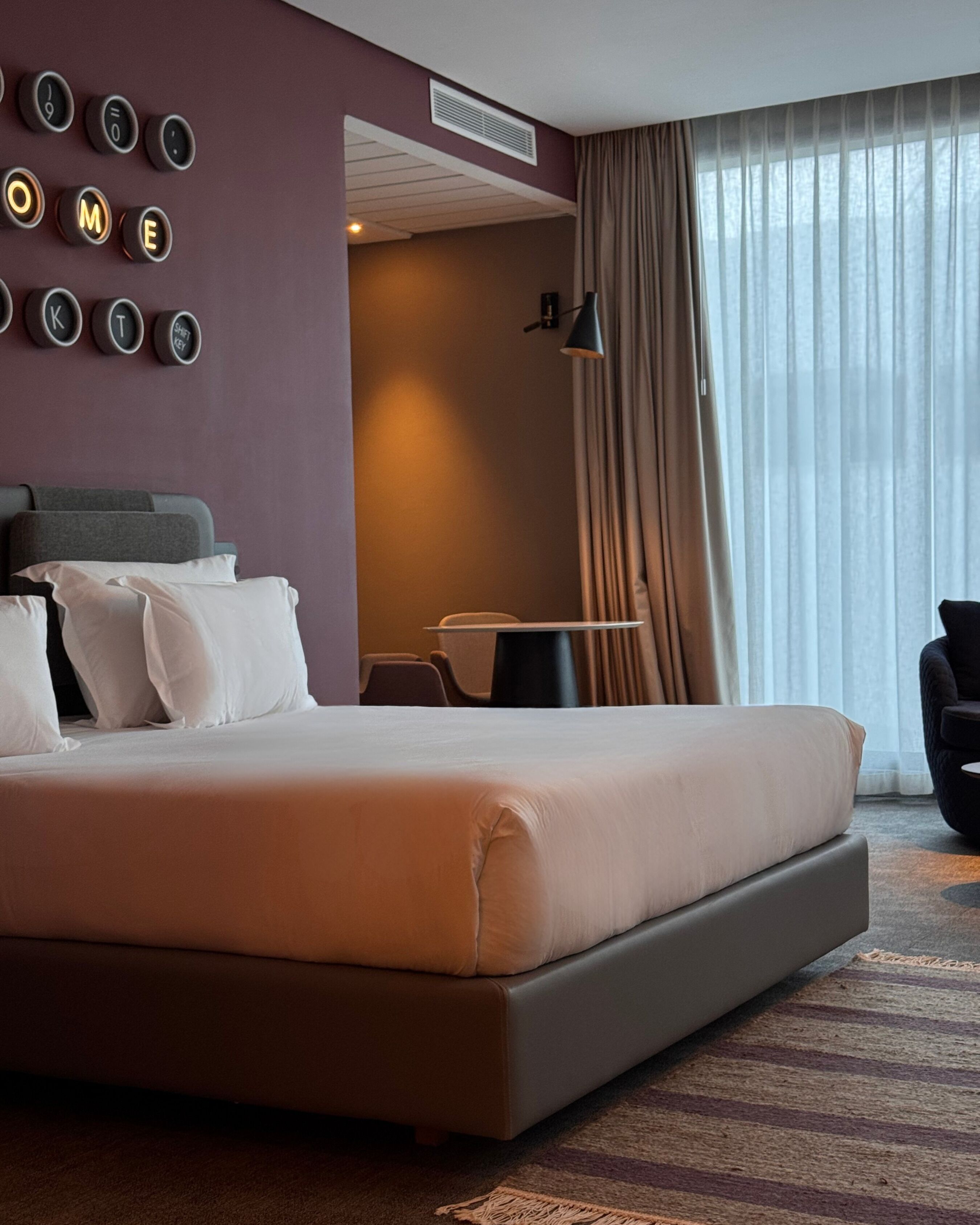 Luksusrom (THE URBAN QU'IN39) | Sengetøy av topp kvalitet, safe på rommet og skrivebord for bærbar PC