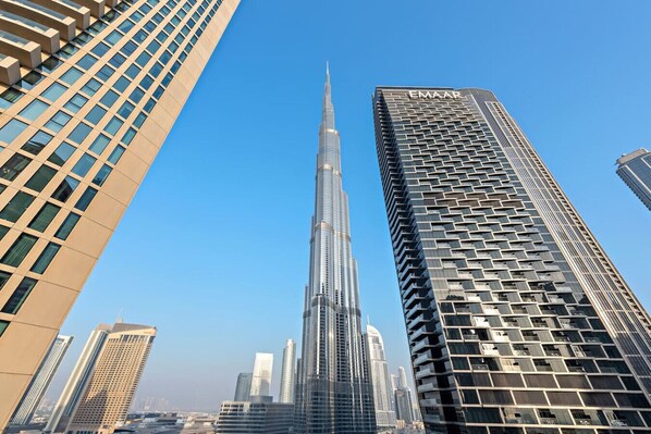 Miscellaneous - Luxury 2BR | Burj View | Pool| Walk to Mall & Metro Dining Shopping (Dubai)