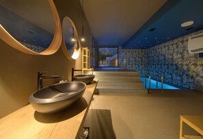 Villa | 6 bedrooms - Villa Astrum With Heated Pool Jacuzzi and Sauna (Krk)