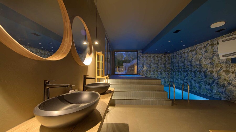 Villa Astrum With Heated Pool Jacuzzi and Sauna