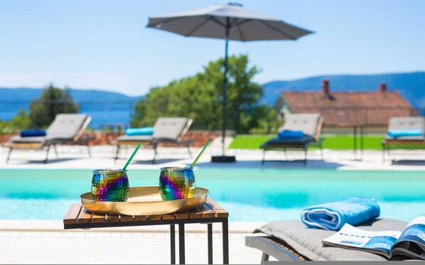 Villa | 4 bedrooms - Villa Magnifica in Pinezici (Krk)