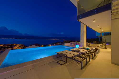 Villa Majestic With Sauna and Beautiful Views