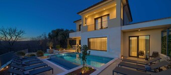 Villa Lady With Heated Pool Jacuzzi and Sauna
