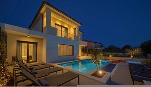House - Villa Lord With Heated Pool Jacuzzi and Sauna (Krk)