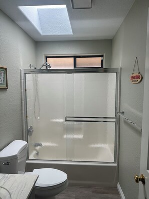 Håndklæder, Sæbe, Toiletpapir