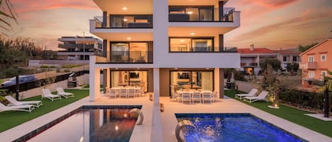 4 عدّة غرف نوم