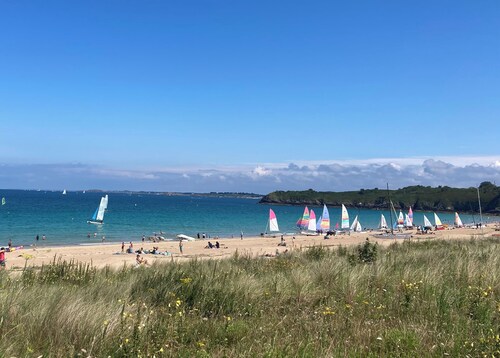 Maison proche de la mer avec grand jardin et accès direct au GR34 