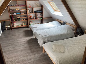 5 bedrooms, iron/ironing board, travel cot, bed sheets