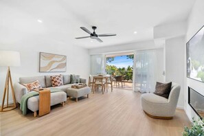 Smart TV - Picutre Point 2 Just add water for summer fun. (Noosa)