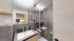 Shower, hair dryer, towels - Well-kept holiday apartament house in a prime location in St. (St. Moritz)