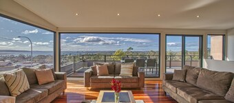 Georges Bay Luxury - St Helens
