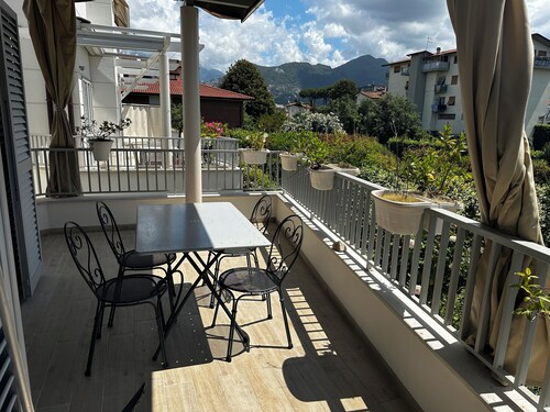 Spacious 4-bedroom apartment with WiFi, AC in Seravezza