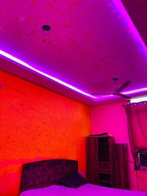 Kamar Double Klasik | Meja kerja