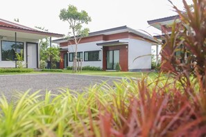 Exterior - Chill Home Pool Villa Khao Lak 4 bedroom private pool villa in Khao Lak (Takuapa)