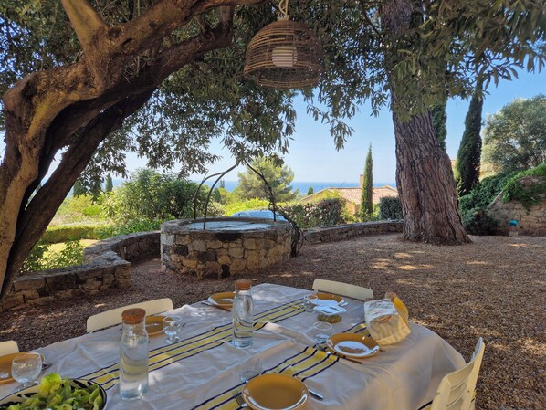 Outdoor dining - Magnifique Maison Familiale Avec vue sur la Baie de Sanary (Ollioules)
