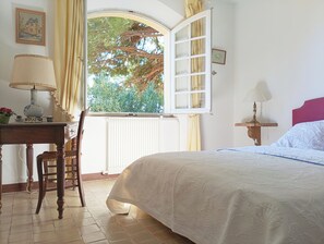 7 Schlafzimmer, Bügeleisen/Bügelbrett, Reisekinderbett, kostenloses WLAN