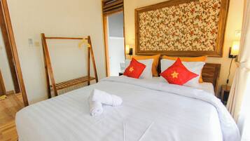 3 bedrooms, individually decorated, individually furnished, desk