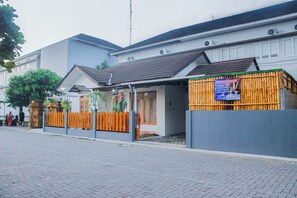 Exterior - Villa D'Maguwo Suites (Depok)