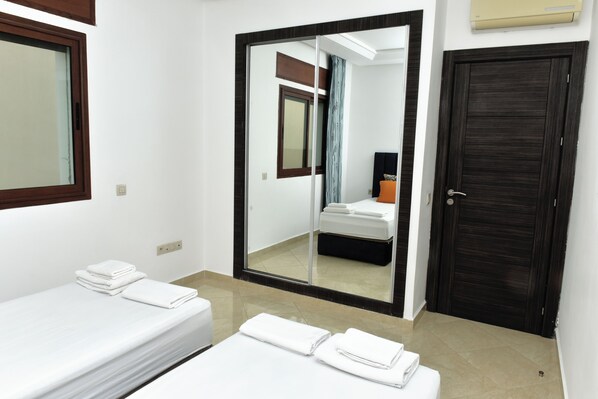 3 bedrooms, iron/ironing board, free WiFi, bed sheets