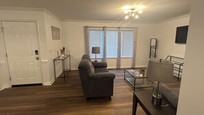 Living area - Luxury Apartment In Charlotte  (Charlotte)