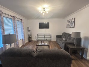 Smart TV - Luxury Apartment In Charlotte  (Charlotte)