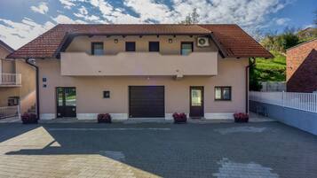 Căn hộ | 4 phòng ngủ, truy cập Internet tốc độ cao