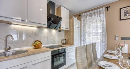 Urban Oasis With Terrace And Parking