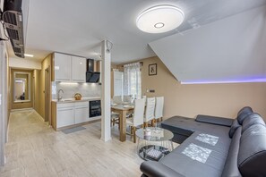 Apartment | 4 bedrooms, Internet