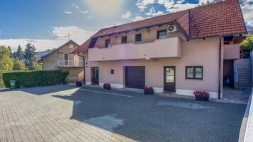 Apartment | 4 bedrooms, Internet