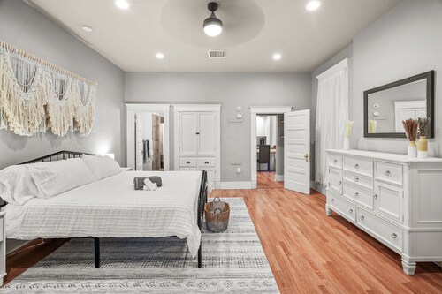 Built in 1915, this quaint historic El Paso home surprises you with its modern updates and decor. The location could not be more convenient as it is steps away from the bus stop, one block from BCycle Bike Share rental, and 4 blocks from UTEP. Take a