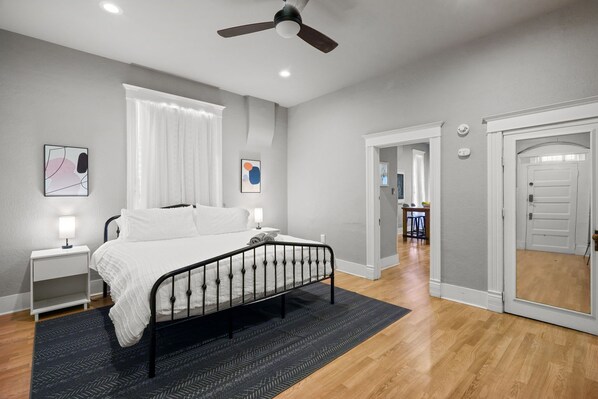 Fer et planche à repasser, Wi-Fi gratuit, draps fournis