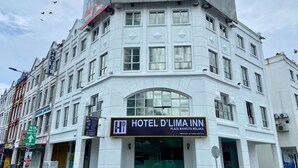 A white building with a sign for Hotel D'Lima Inn, featuring a large arched entrance and multiple windows. - Hotel Dlima Inn Plaza Mahkota Melaka (Malacca City)