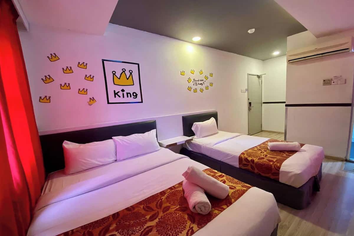 Triple Room | In-room safe, blackout curtains, iron/ironing board (on request)