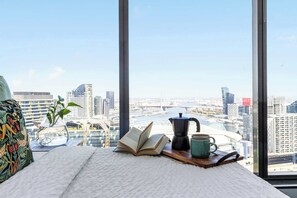 2 habitaciones, escritorio, tabla de planchar con plancha y wifi 