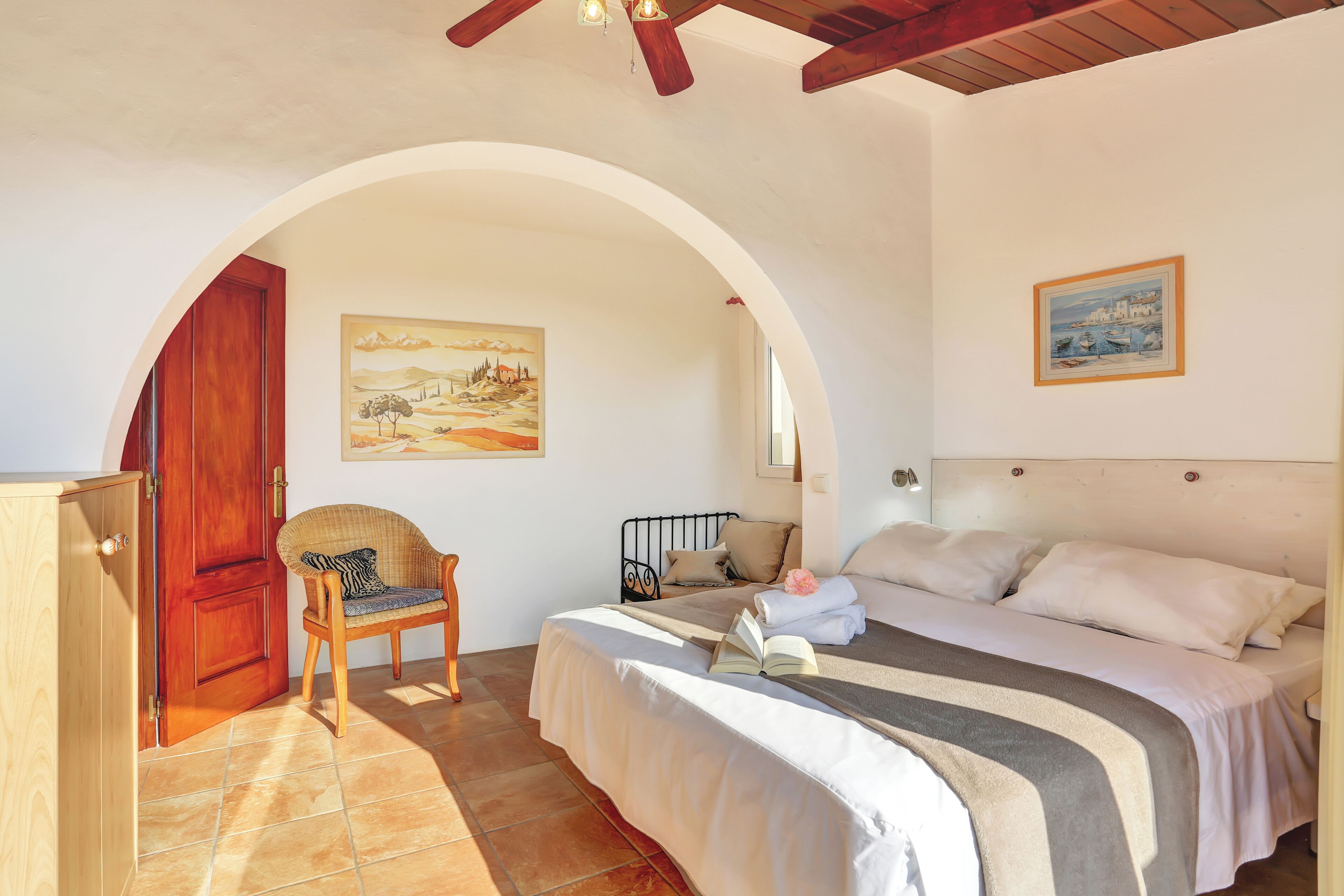 3 soverom, reiseseng for barn, wi-fi (inkludert) og sengetøy