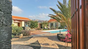 Piscina all'aperto, una piscina riscaldata