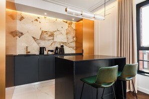 Electric kettle, toaster - Młode Miasto Doki Apartments HappyStay (Gdansk)