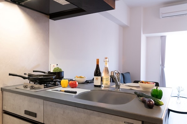 Superior Double Room | Private kitchen | Fridge, microwave, stovetop, cookware/dishes/utensils