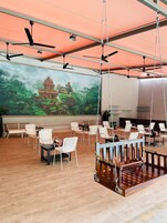 2 restaurants, American cuisine