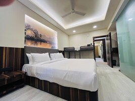 Discover Studio with Bunk Bed | Egyptian cotton sheets, premium bedding, in-room safe, laptop workspace