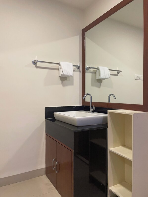 Bathroom - Discover Resorts Khandala (Mawal)