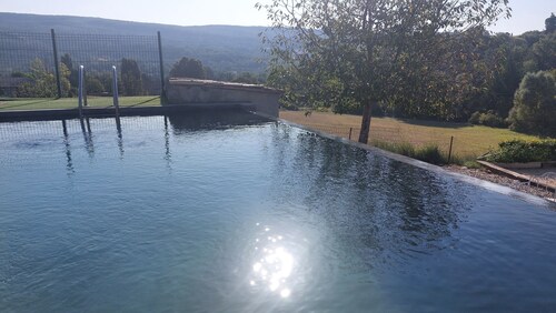 Authentique maison familiale en  Provence avec piscine et vue 
